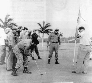 Fidel-Castro-e-Che-Guevara-giocano-a-golf